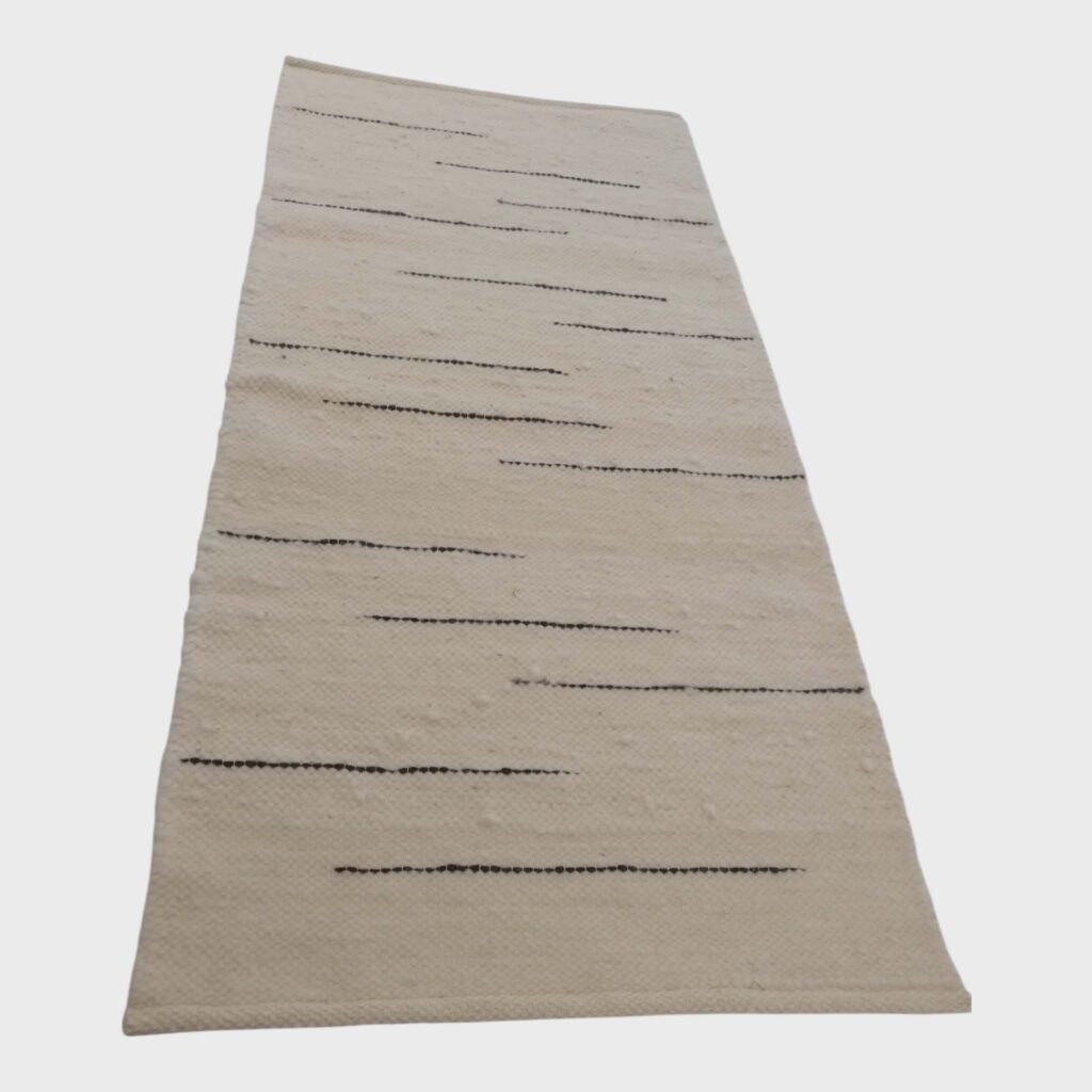 Villane vaip valge tumedate triipudega 70 x 150cm